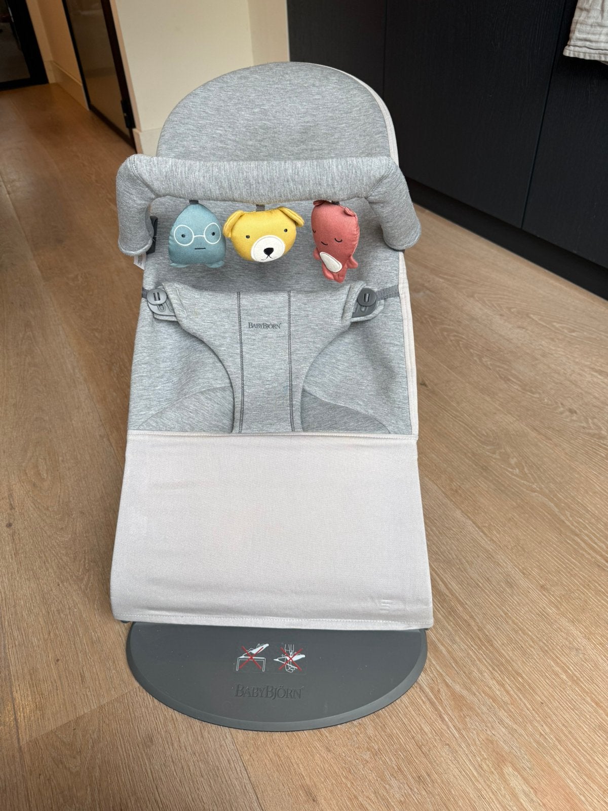 BabyBjörn Wipstoel Bliss + Speelboog – Goede staat, Kinderen en Baby's, Wipstoeltjes, Ophalen, Zo goed als nieuw