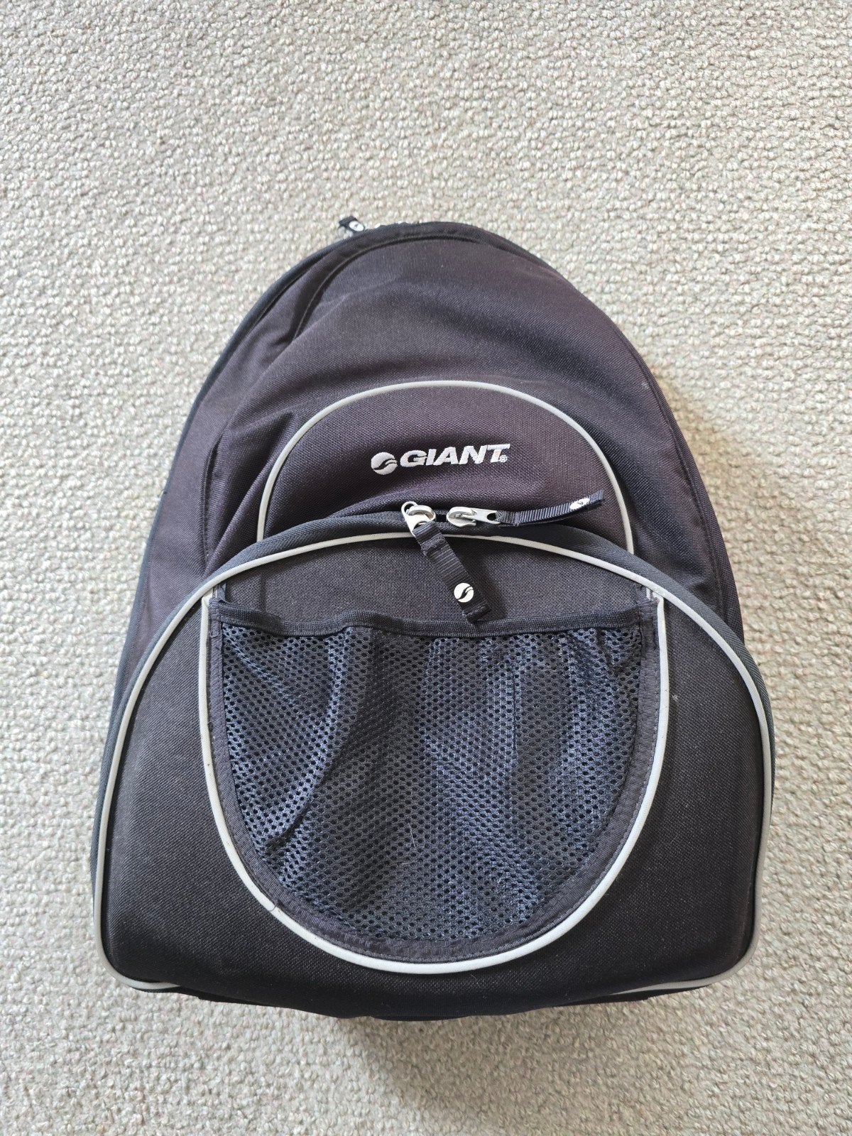 Giant fietstas - helmtas - gearbag - Zwart & grijze accenten, Fietsen en Brommers, Ophalen of Verzenden, Zo goed als nieuw, Giant