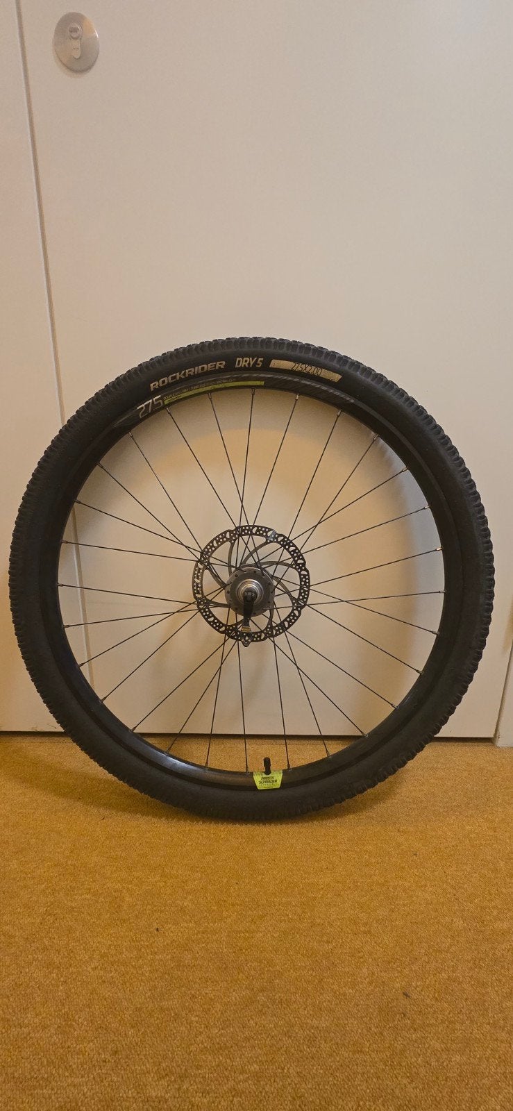 Rockrider 27.5inch MTB voorwiel met band en remschijf te ko, Fietsen en Brommers, Fietsonderdelen, Ophalen of Verzenden, Mountainbike