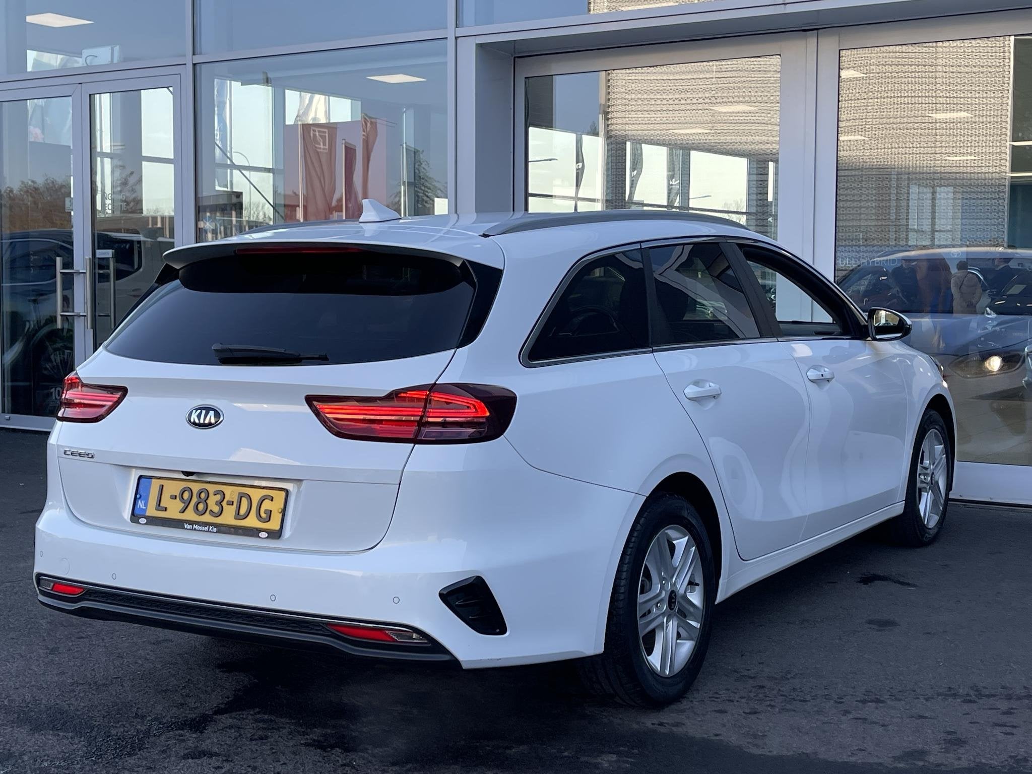 Kia Ceed Sportswagon 1.5 T-GDi DynamicPlusLine | Stoel/Stuur, Auto's, Kia, Gebruikt, Euro 6, 4 cilinders, 160 pk