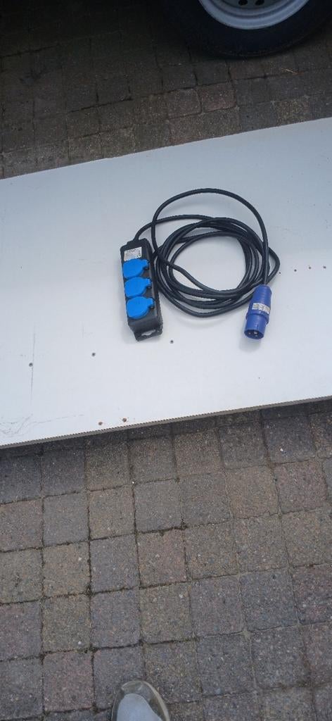 Stroomkabel met verdeeldoos voor boot of caravan, Caravans en Kamperen, Ophalen, Gebruikt