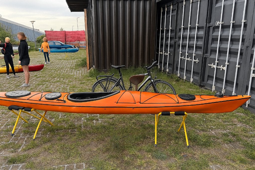 Oranje zee-kajak met complete uitrusting, Watersport en Boten, Ophalen, Gebruikt, Eén persoon, Met peddels