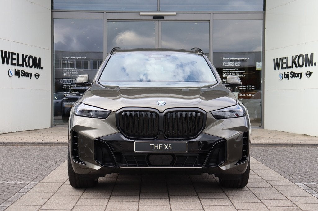 BMW X5 xDrive50e M Sport Automaat / Panoramadak / Trekhaak /, Auto's, Automaat, 2395 kg, Leder, Bedrijf