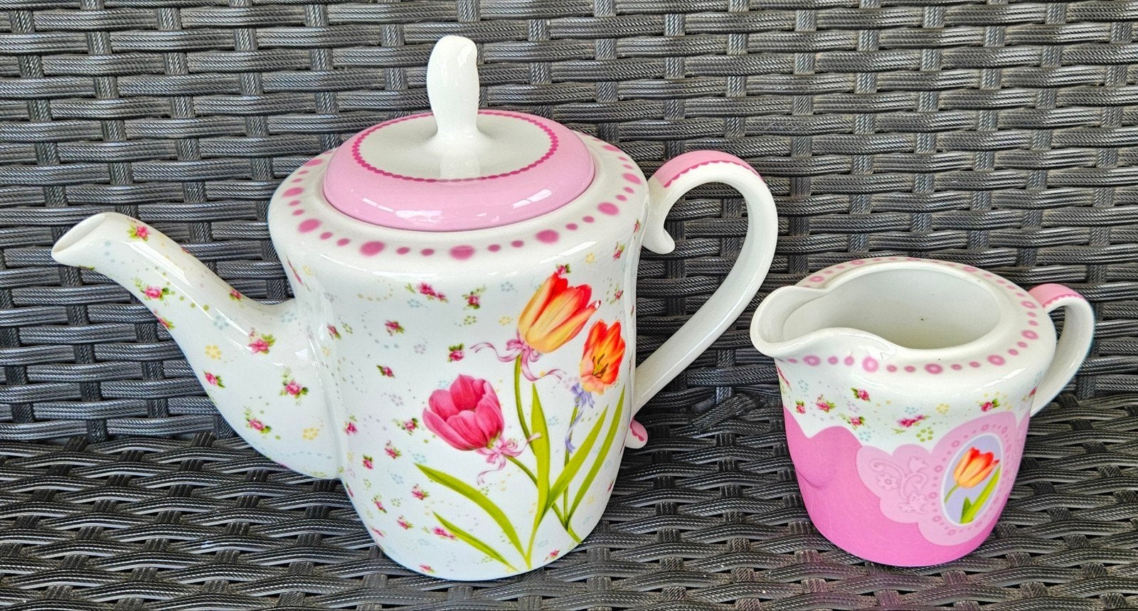Xenon Theepot en melkkan met tulpenmotief, Ophalen of Verzenden, Nieuw, Porselein