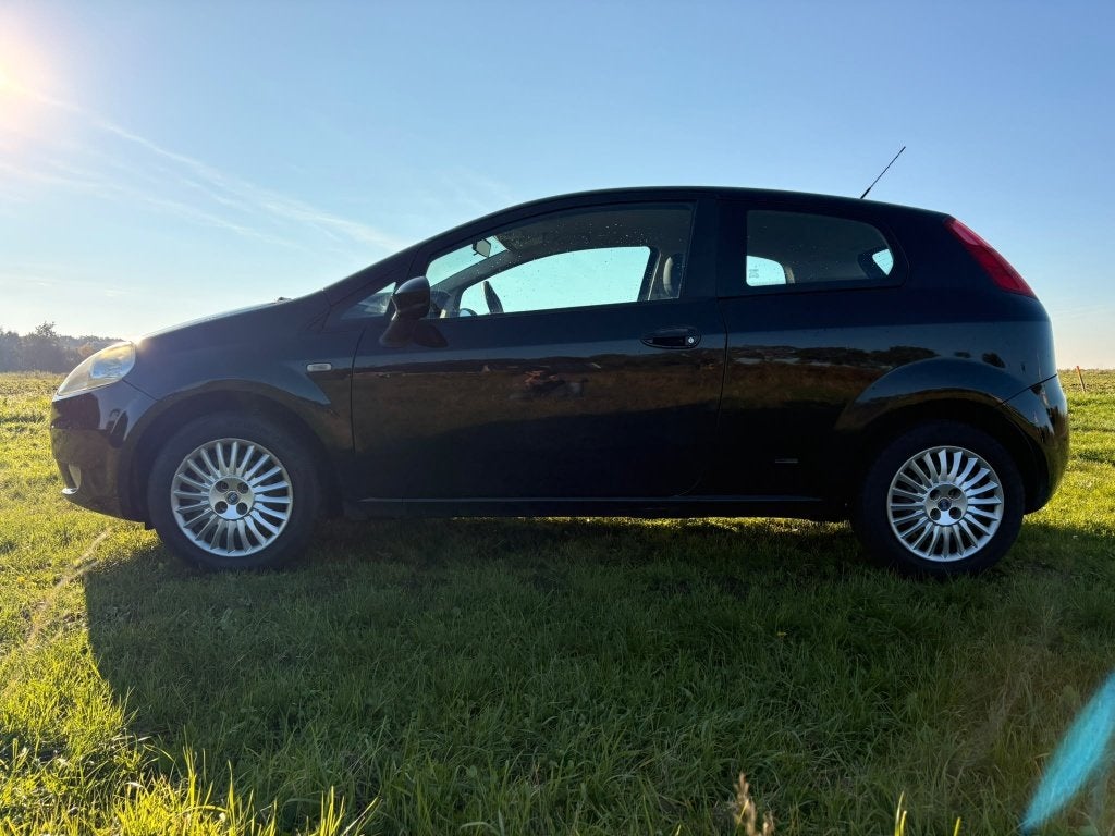 Fiat Punto 1.4 3DR 2008 Zwart, Auto's, Voorwielaandrijving, Stof, 40 €/maand, Zwart