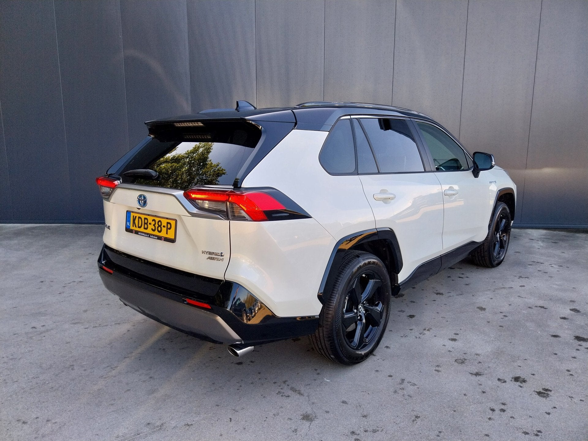 Toyota RAV4 2.5 Hybrid AWD Bi-Tone ADAPT CRUISE CAMERA HALF, Automaat, Dealer onderhouden, Gebruikt, Euro 6