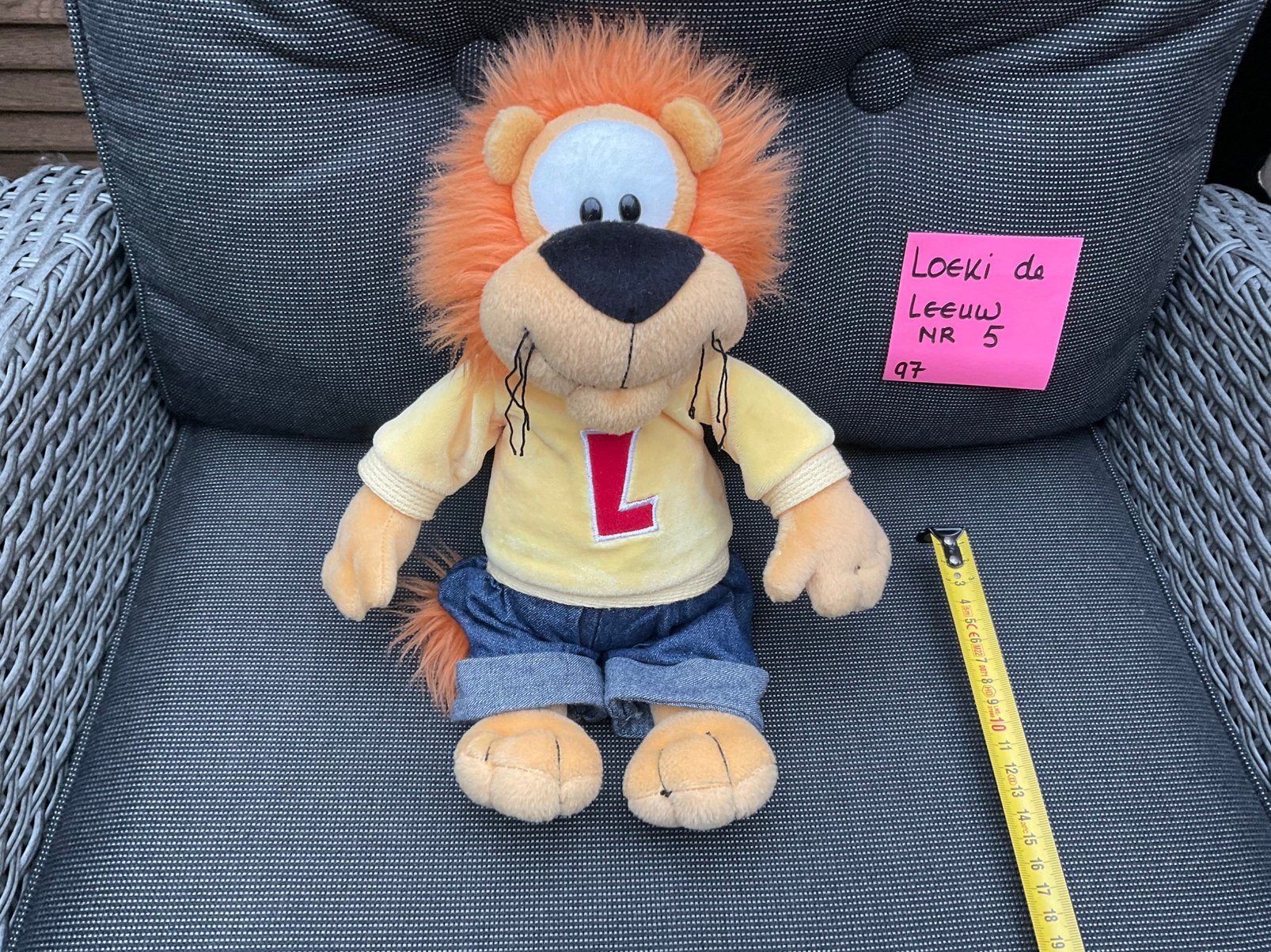 Nieuwe zgan Loeki de Leeuw knuffel gele trui 30/35cm, Verzamelen, Ophalen, Overige figuren, Nieuw, Beeldje of Figuurtje