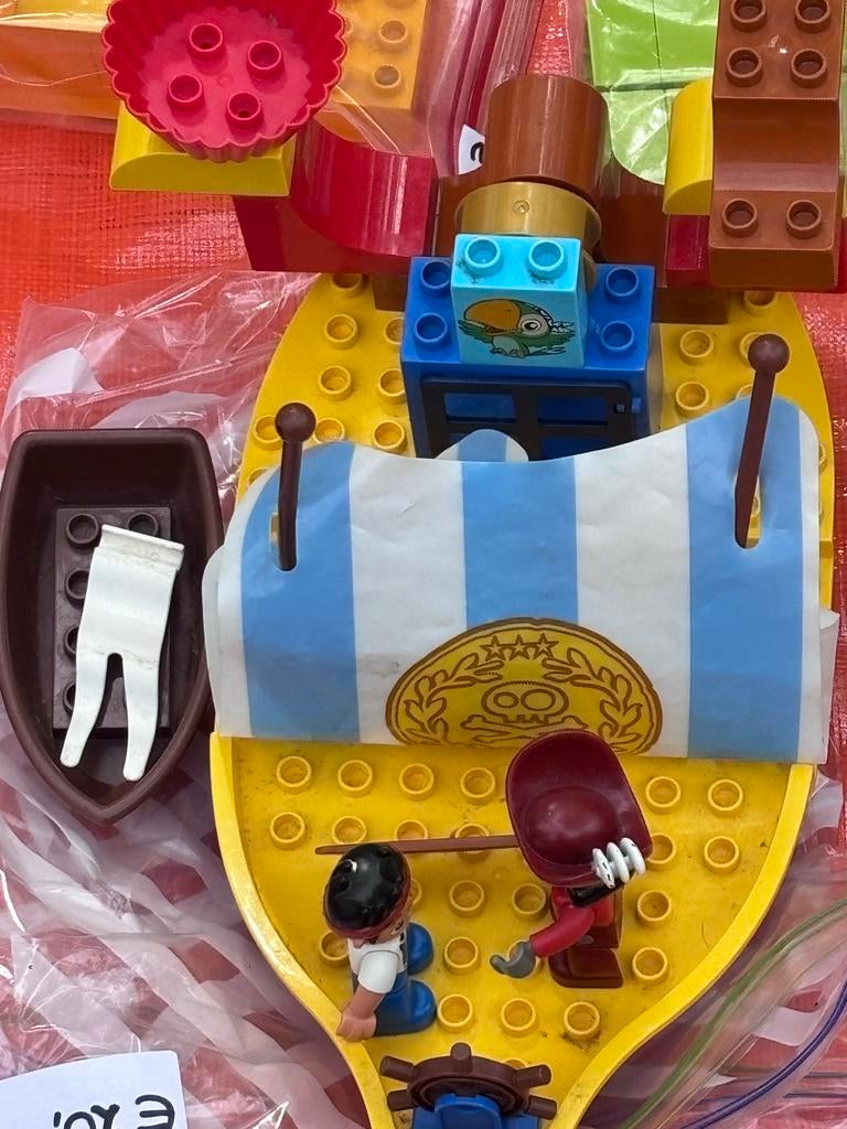 Duplo Jakes Piratenschip met poppetjes en accessoires, Ophalen of Verzenden, Gebruikt, Overige merken