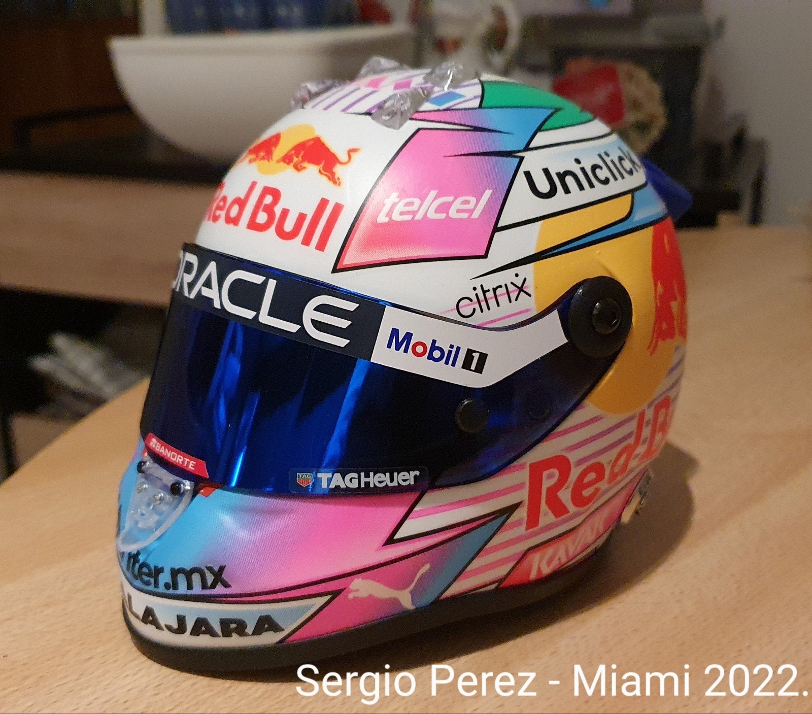 Sergio Perez Helm 1:2 Miami 2022., Verzenden, Nieuw, Formule 1