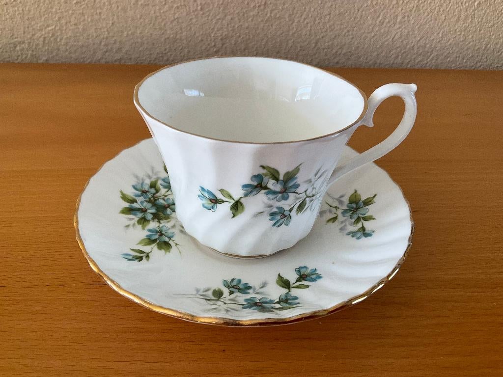 kop en schotel Royal Stafford : Coquette, Ophalen of Verzenden, Zo goed als nieuw, Overige stijlen, Kop(pen) en/of Schotel(s)