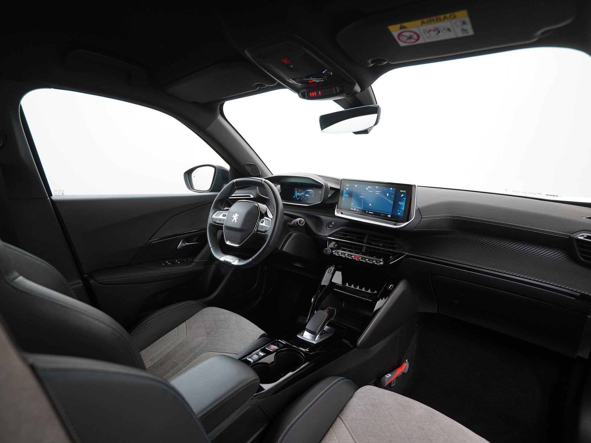 Peugeot e-2008 EV GT Pack 50 kWh 3 Fase | 360 Camera | Stoel, 136 pk, Gebruikt, Zwart, 1523 kg