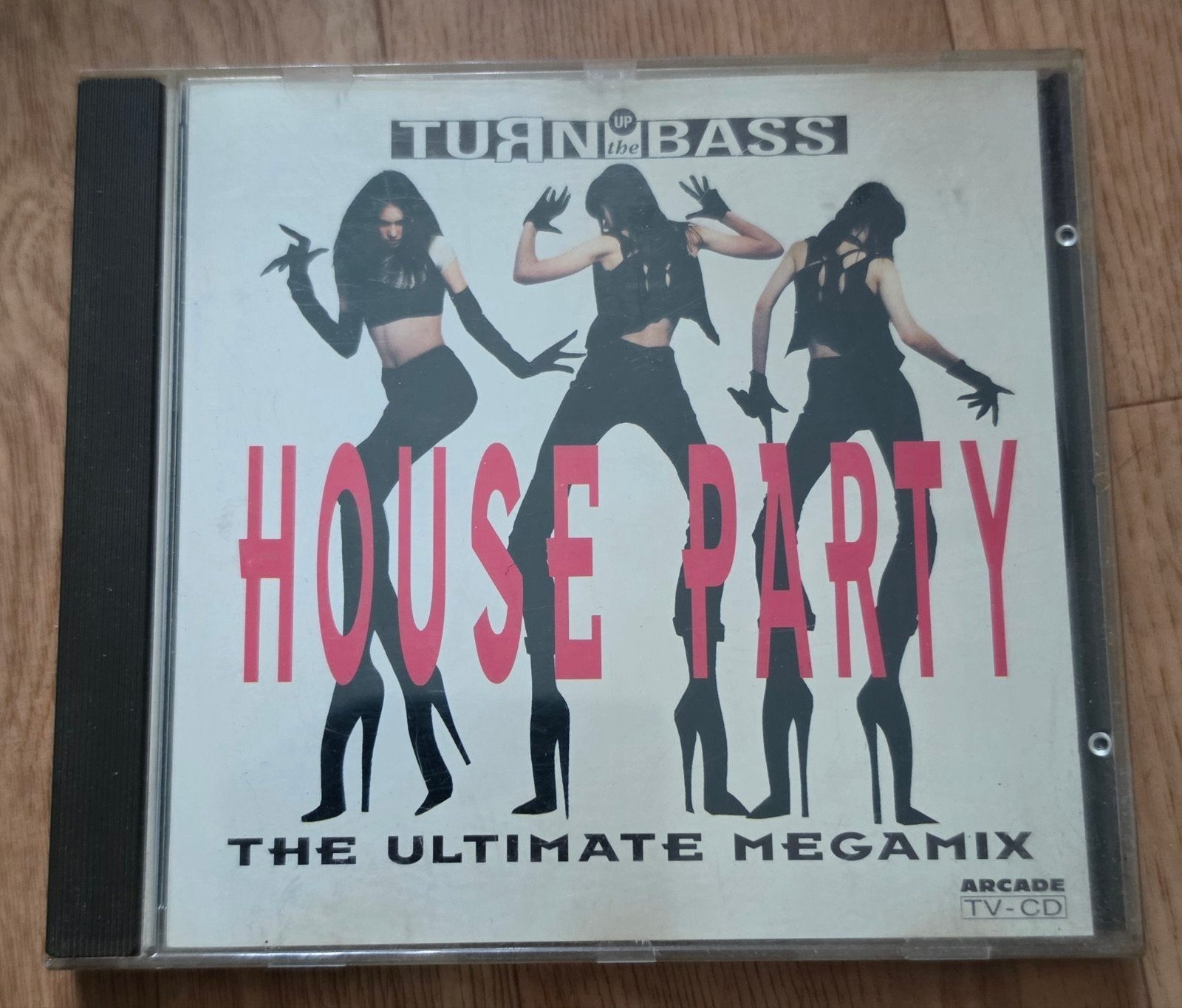 Turn Up The Bass The House Party The Ultimate Megamix, Cd's en Dvd's, Cd's | Dance en House, Ophalen of Verzenden, Zo goed als nieuw
