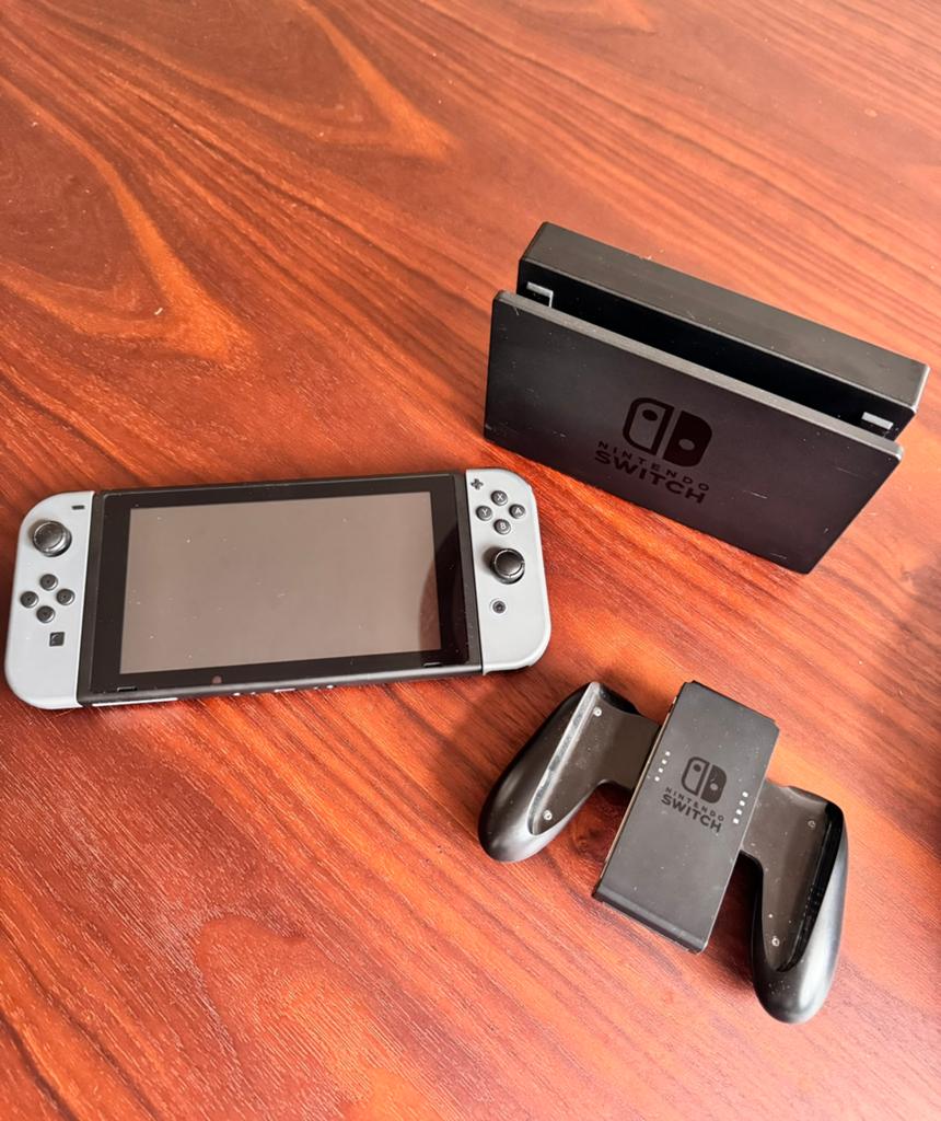Nintendo Switch Original met accessoires + 128GB micro SD, Spelcomputers en Games, Spelcomputers | Nintendo Switch, Zo goed als nieuw