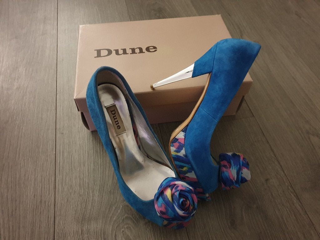 DUNE blauwe suède pumps met corsage maat 39 ~ NH0410, Pumps, Blauw, Ophalen of Verzenden, Zo goed als nieuw