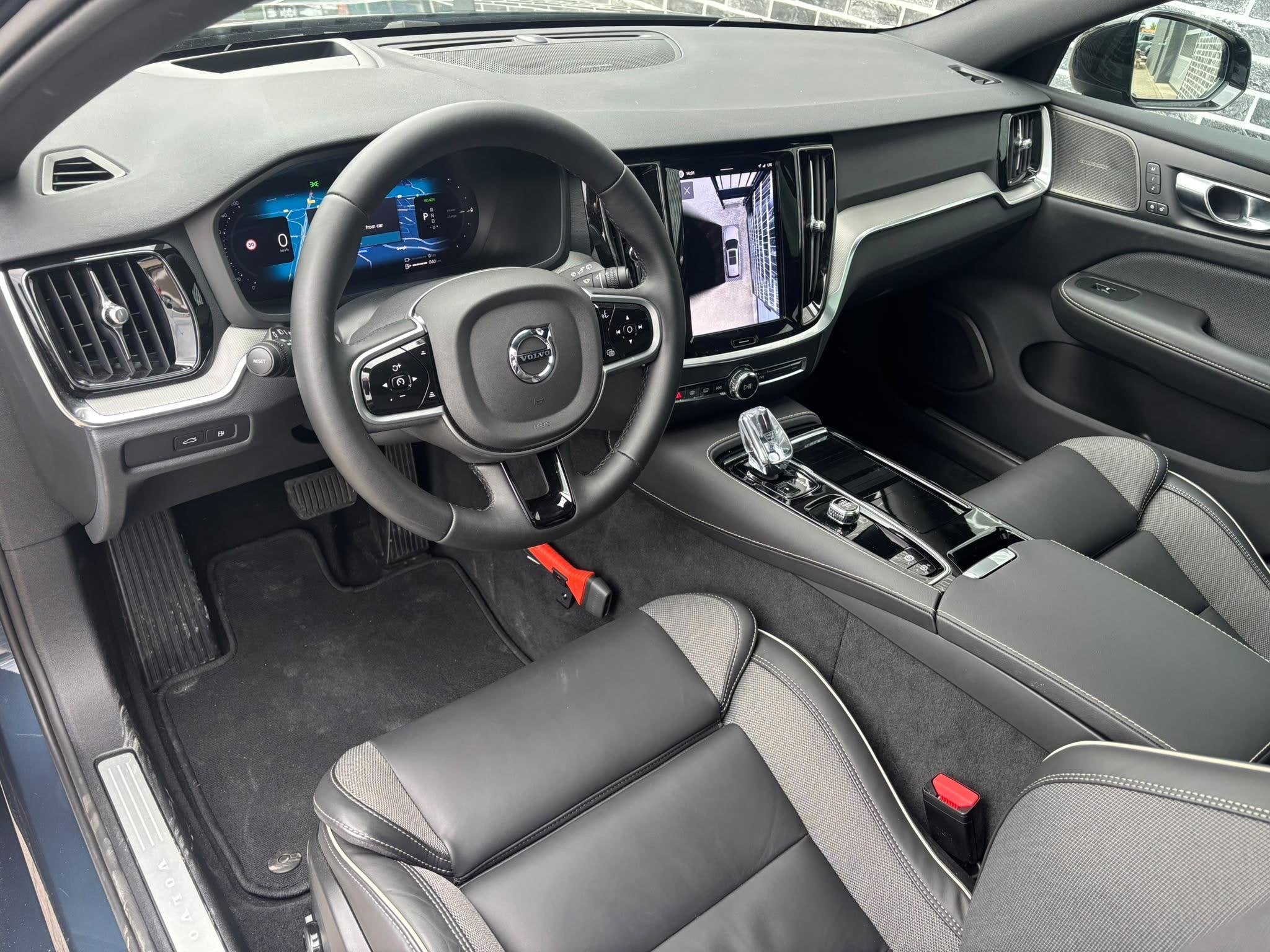 Volvo V60 2.0 T8 Plug-in Hybrid AWD Plus Dark | PHEV Long Ra, Stof, Gebruikt, Euro 6, 4 cilinders