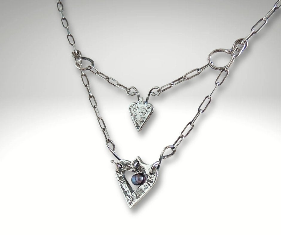 UNIEKE zilveren brutalist hartjes ketting met parel!, Met hanger, Ophalen of Verzenden, Zo goed als nieuw, X