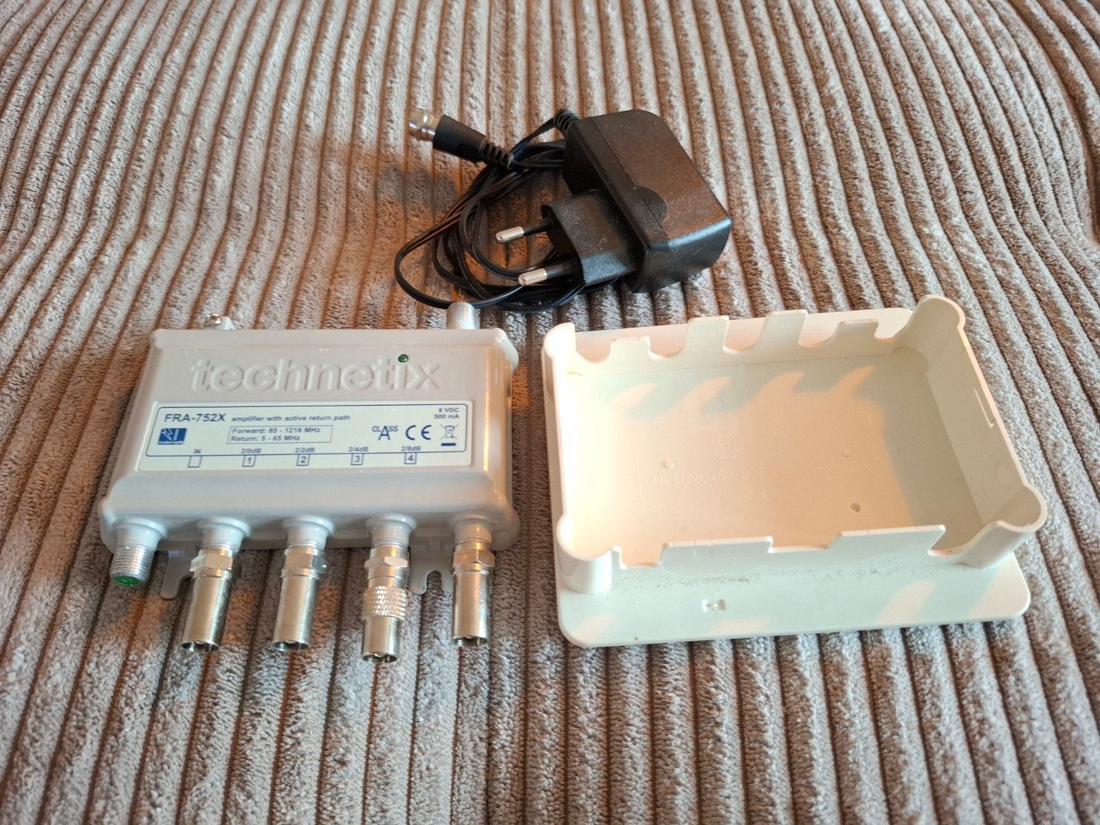 Technetix FRA-752X Versterker.          Ziggo gecertificeerd, Ophalen of Verzenden, Zo goed als nieuw, 120 watt of meer, Overige merken