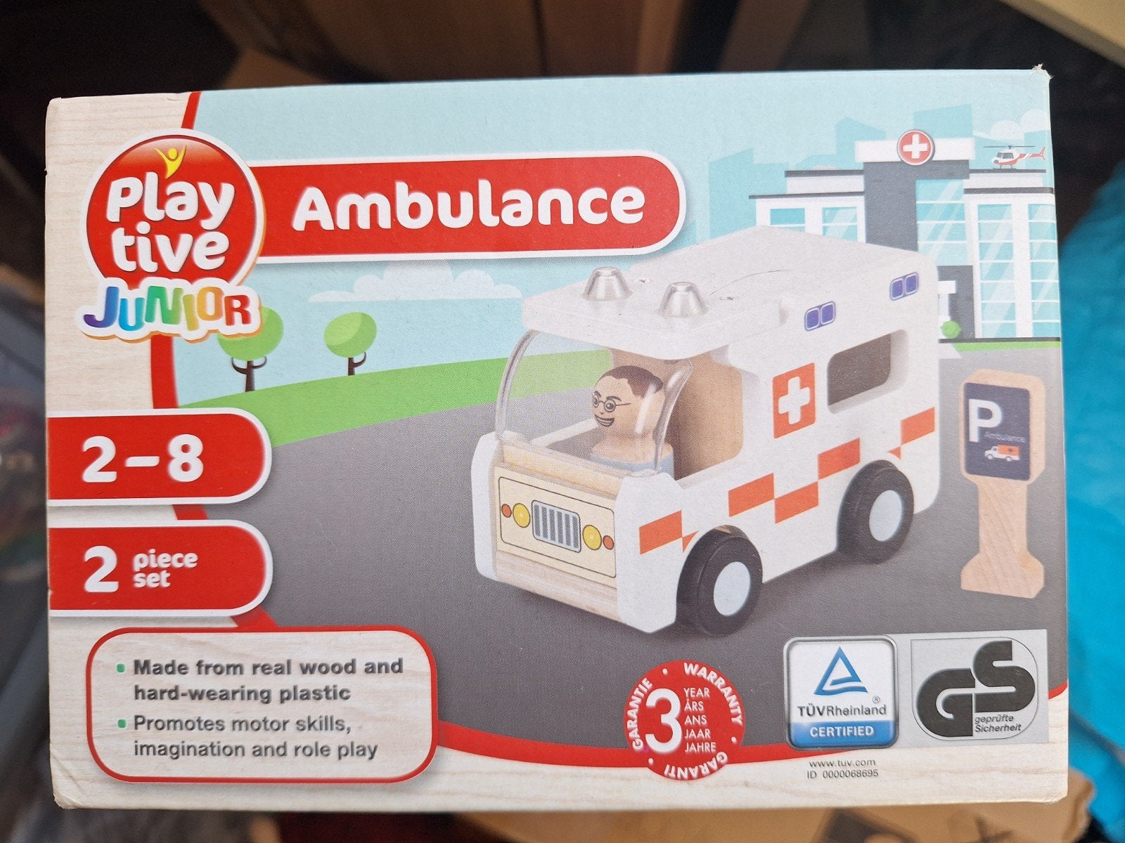 Splinter nieuwe houten ambulance met rubberen wielen en popp, Ophalen of Verzenden, Nieuw, Duw- of Trekspeelgoed