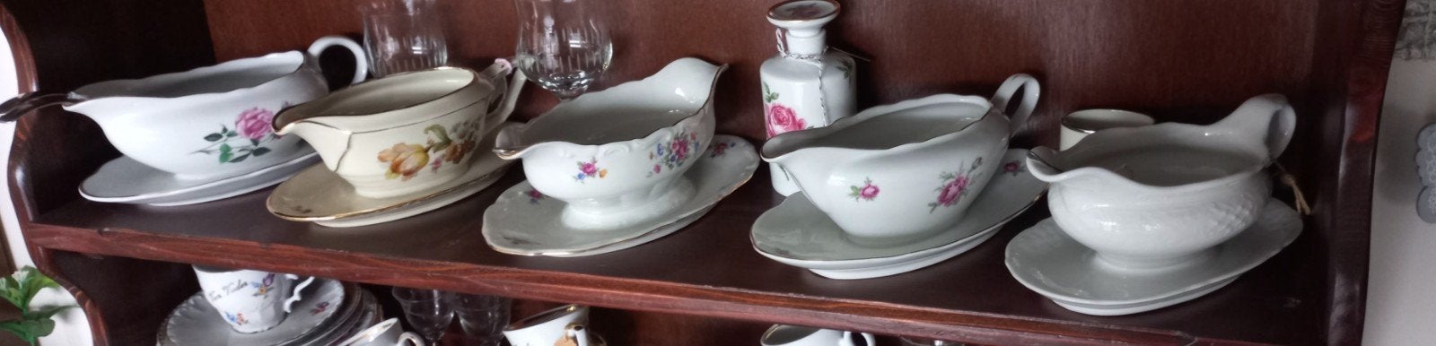 Verschillende brocante sauskommen met vaste onderschotel, Ophalen of Verzenden