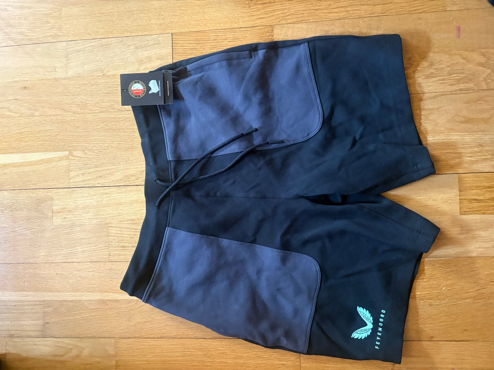 Feyenoord Travel Shorts maat M - Nieuw met kaartjes, Ophalen, Maat 48/50 (M), Zwart, Nieuw