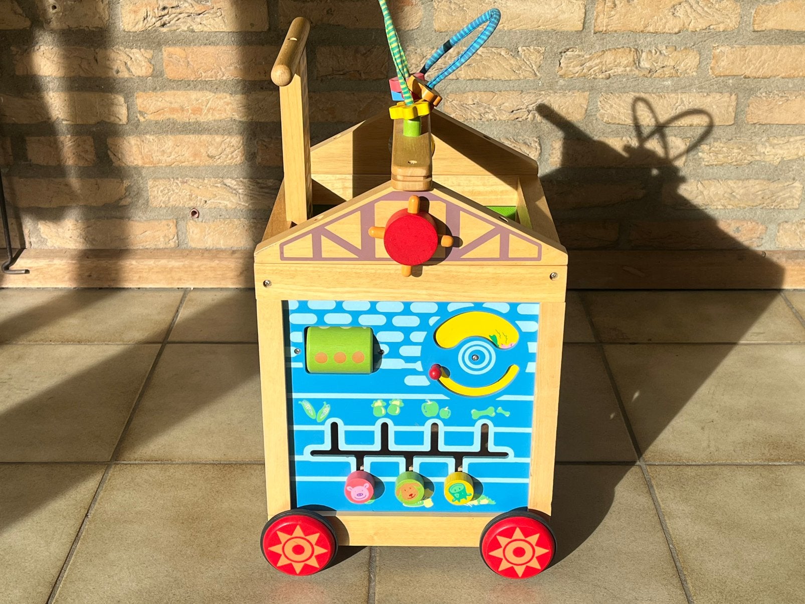 Mooi stabiele loopwagen met vier wielen., Ophalen, Zo goed als nieuw, Duw- of Trekspeelgoed