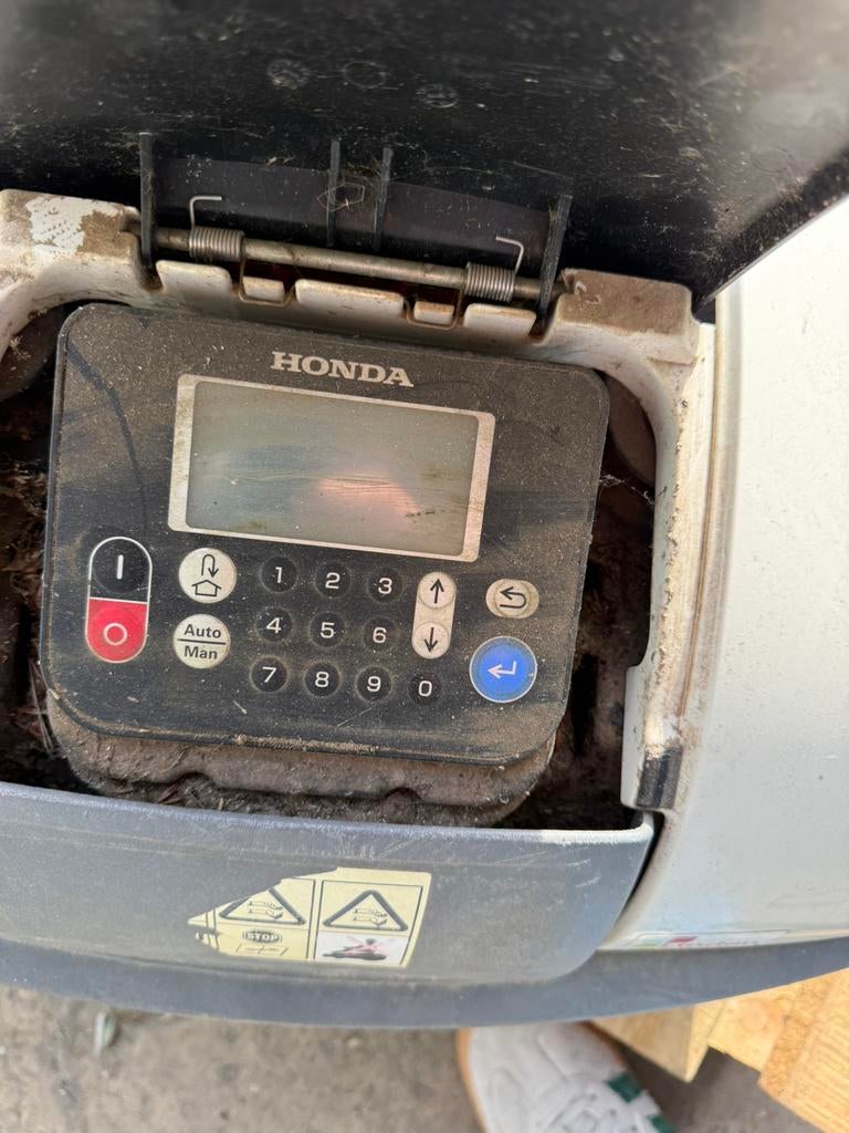 Honda robotmaaier, Tuin en Terras, Grasmaaiers, Ophalen, Cirkelmaaier, Gebruikt, Elektrische grasmaaier