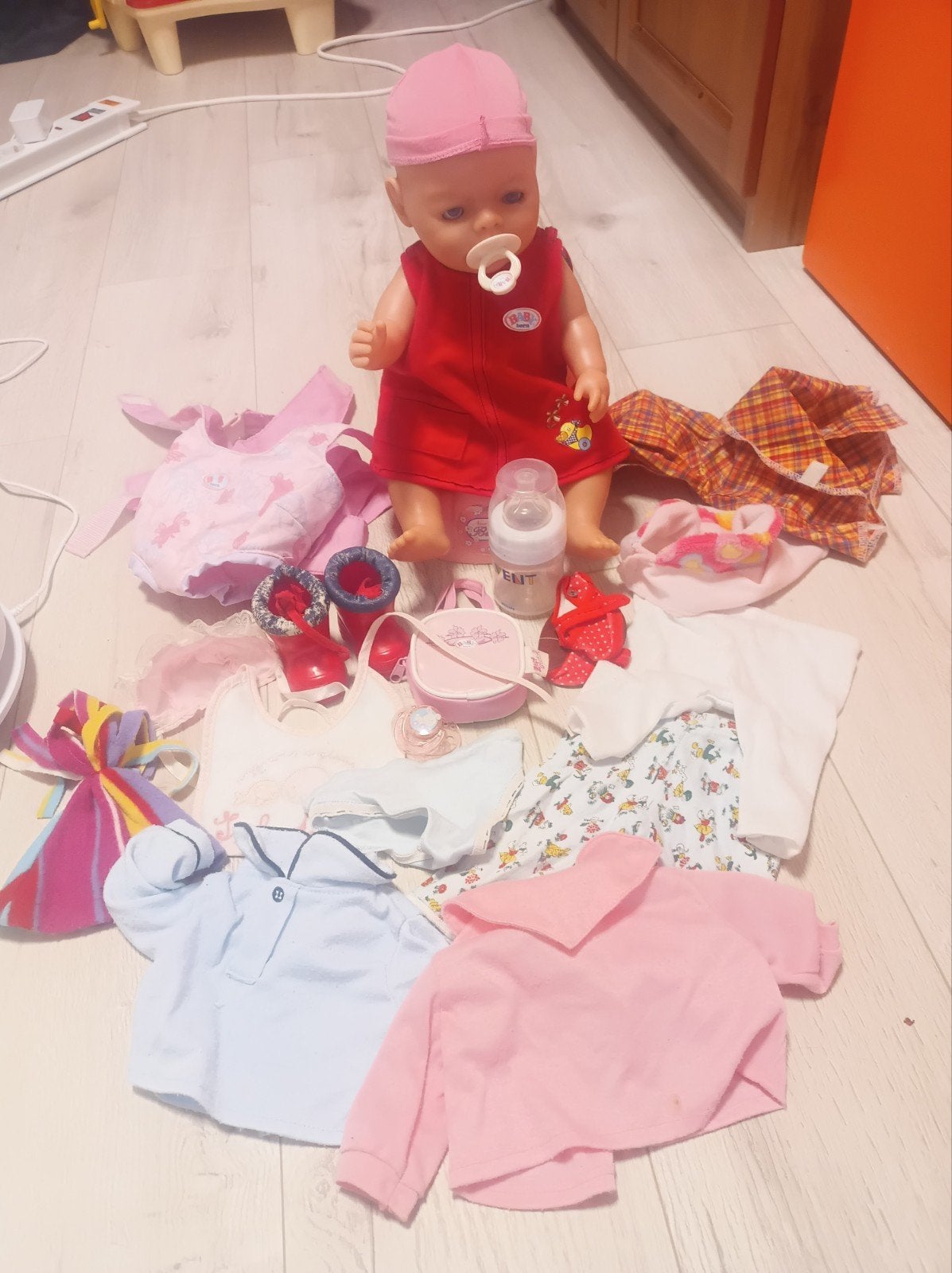 Baby Born pop met veel kleding en accessoires, Ophalen of Verzenden, Zo goed als nieuw, Babypop