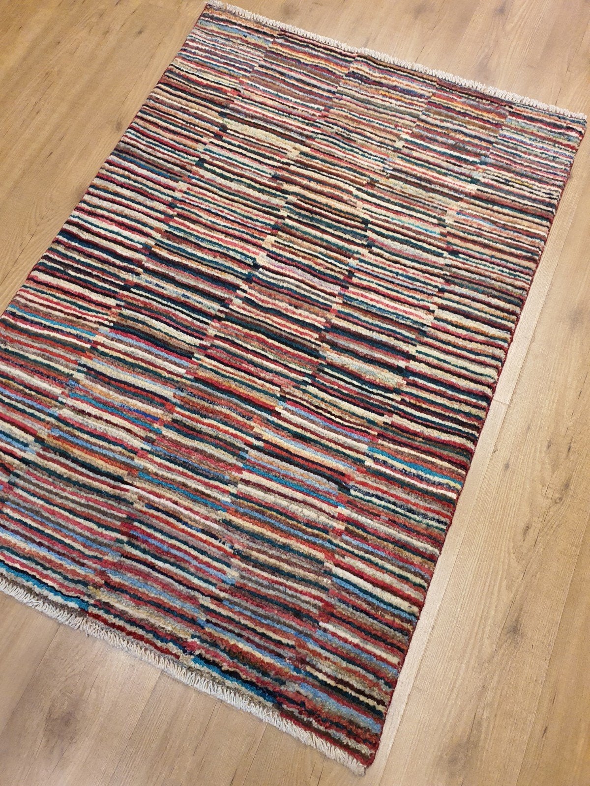 Handgeknoopt oosters tapijt modern design 139x96, Info@SlatsAntiek.nl, 100 tot 150 cm, Perzisch, Rechthoekig