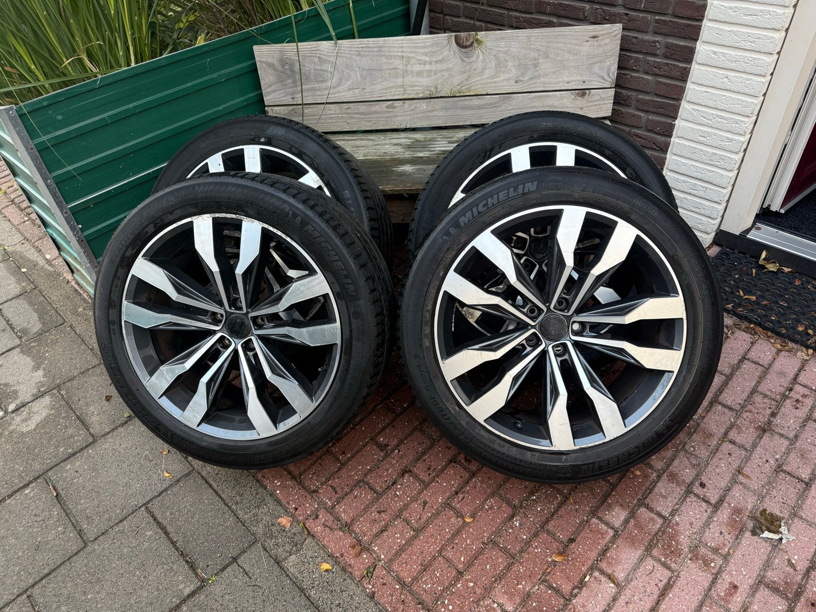 Originele Suzuka Set met  4 Michelin banden, 255/45 R20, Ophalen of Verzenden