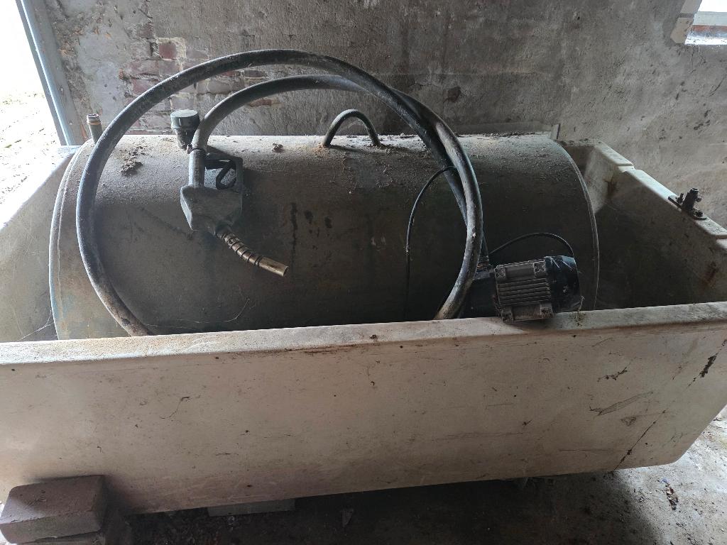 Brandstoftank met lekbak en vulpistool, Ophalen, Gebruikt