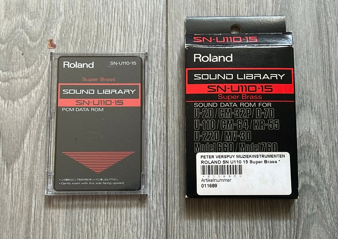 Roland SN-U110-15, Ophalen of Verzenden, Zo goed als nieuw, 61 toetsen, Roland