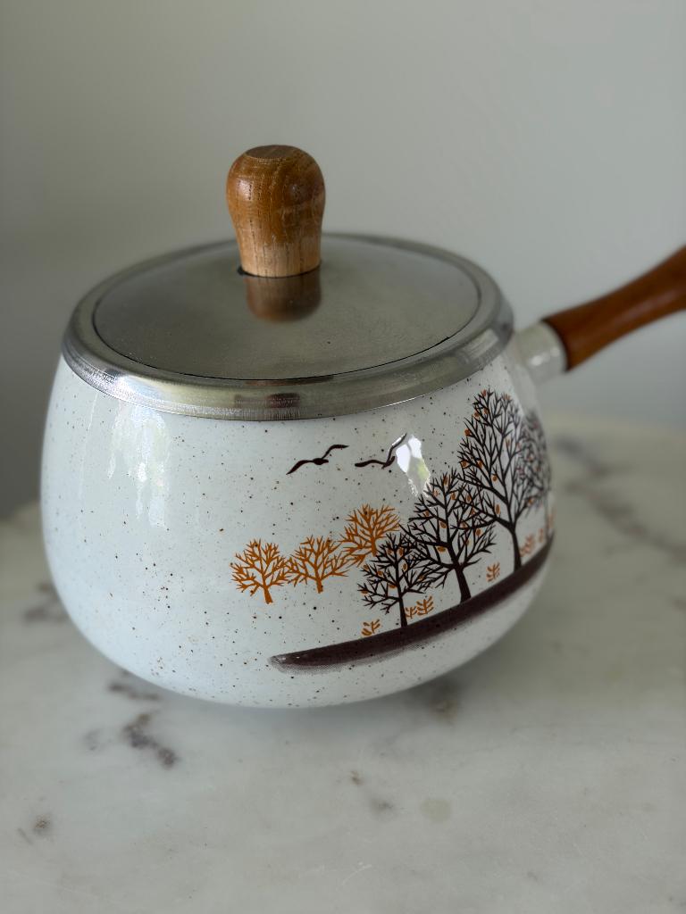 Vintage geëmailleerd steelpannetje met deksel, Ophalen of Verzenden, Gebruikt, Overige materialen, Pot, Bus of Blik