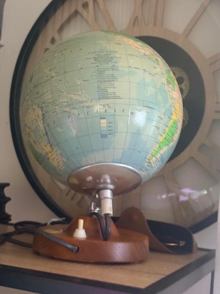 Vintage Räth wereldbol met verlichting glazen globe 1985, Huis en Inrichting, Woonaccessoires | Wereldbollen, Ophalen of Verzenden