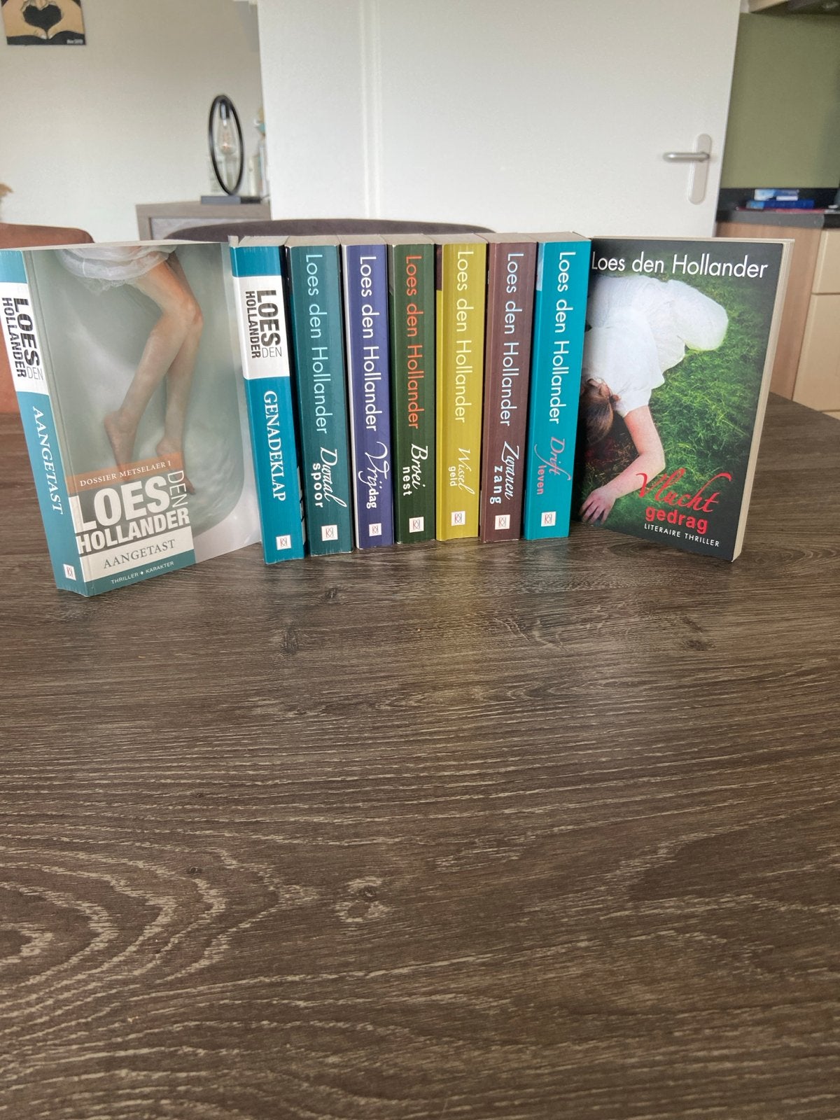 Loes den Hollander Thriller Boeken Collectie (8 stuks), Ophalen of Verzenden, Zo goed als nieuw, Nederland
