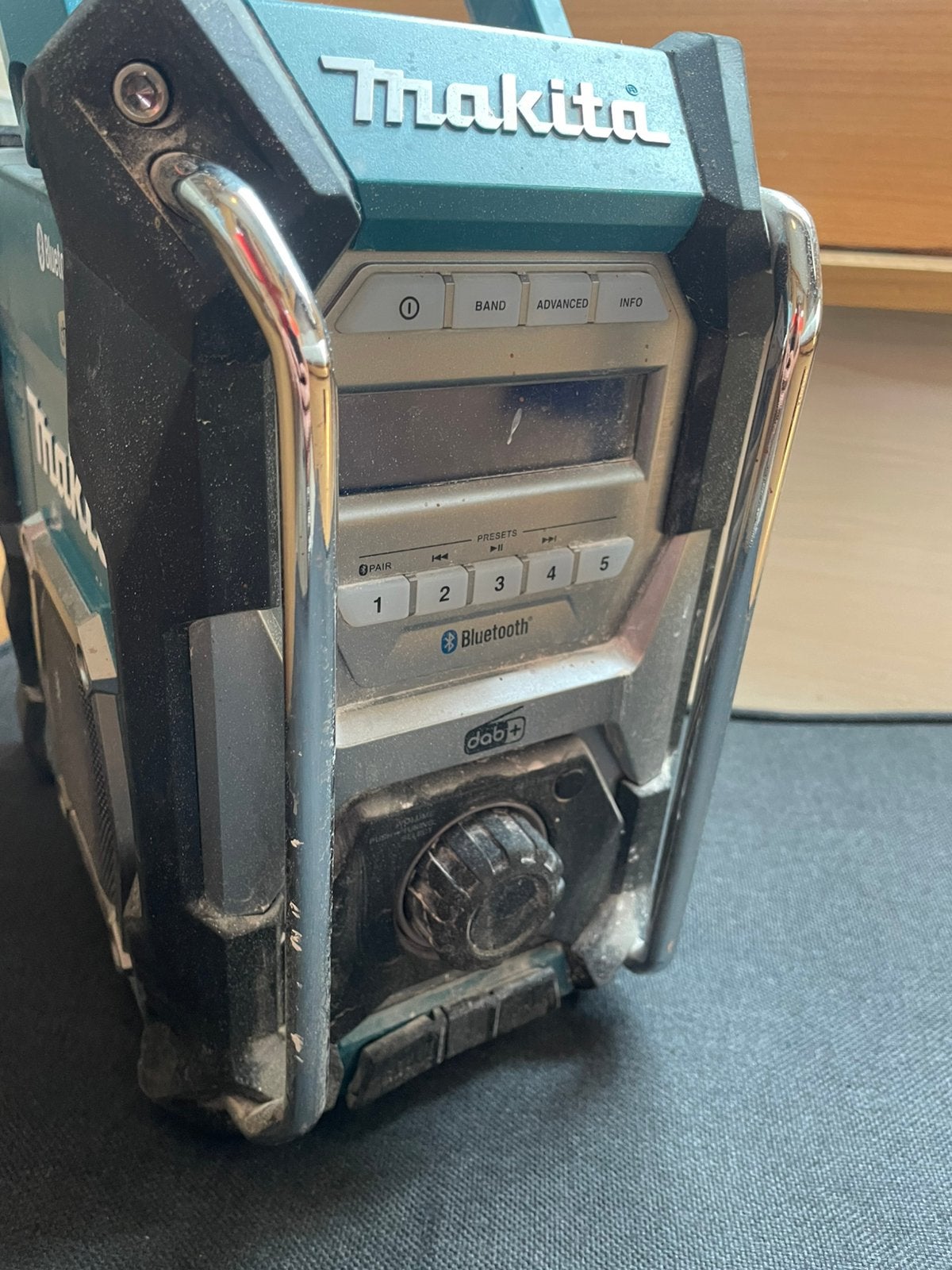 Makita MR004G bouwradio – DAB+ / Bluetooth, Ophalen, Zo goed als nieuw, Bouwradio