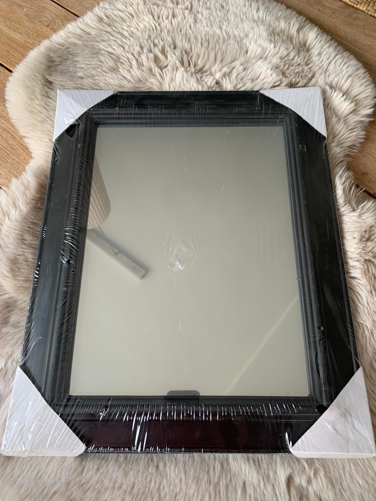 Mooie strakke spiegel zwart 40x50. Nieuw!, Huis en Inrichting, Woonaccessoires | Spiegels, Minder dan 50 cm, Nieuw, Ophalen of Verzenden
