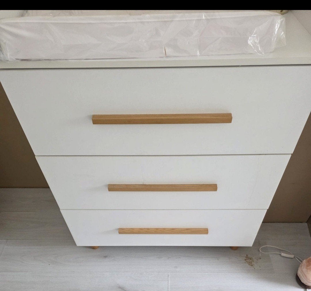Babybed met commode (excl. matras, incl. aankleedkussen), Ophalen of Verzenden, Gebruikt, Commode