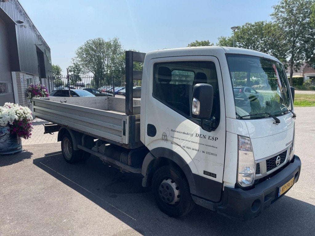 Nissan CABSTAR Pick up  3 zits laadbak 360 cm, Auto's, 136 pk, 4 cilinders, Wit, Bedrijf
