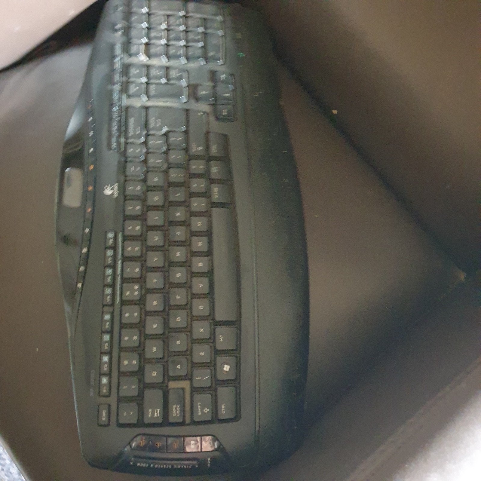 Logitech toetsenbord - Draadloos - Goede staat, Gebruikt, Draadloze ontvanger, Logitech, Ophalen of Verzenden