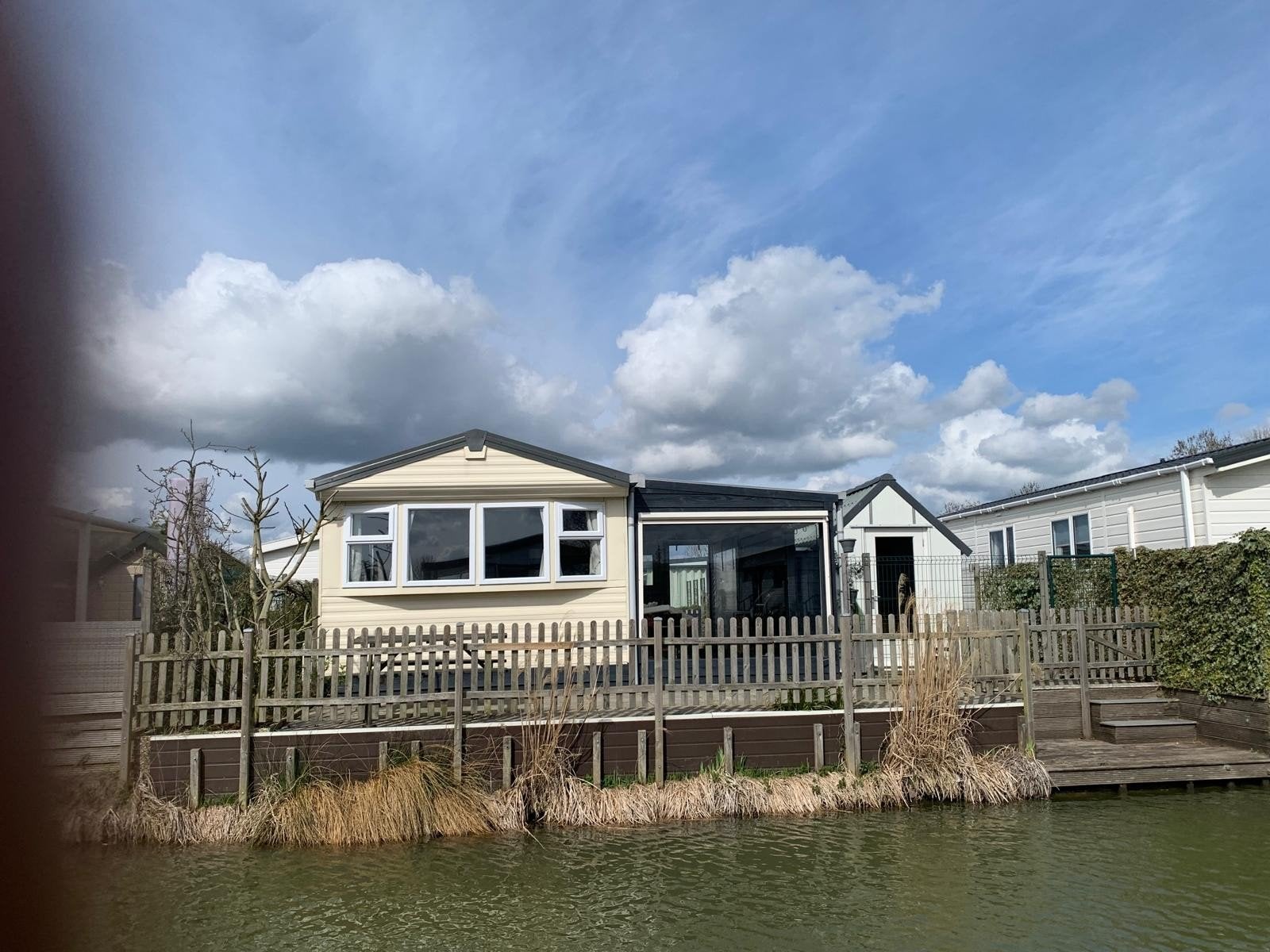 Stacaravan/Chalet aan het water met terras