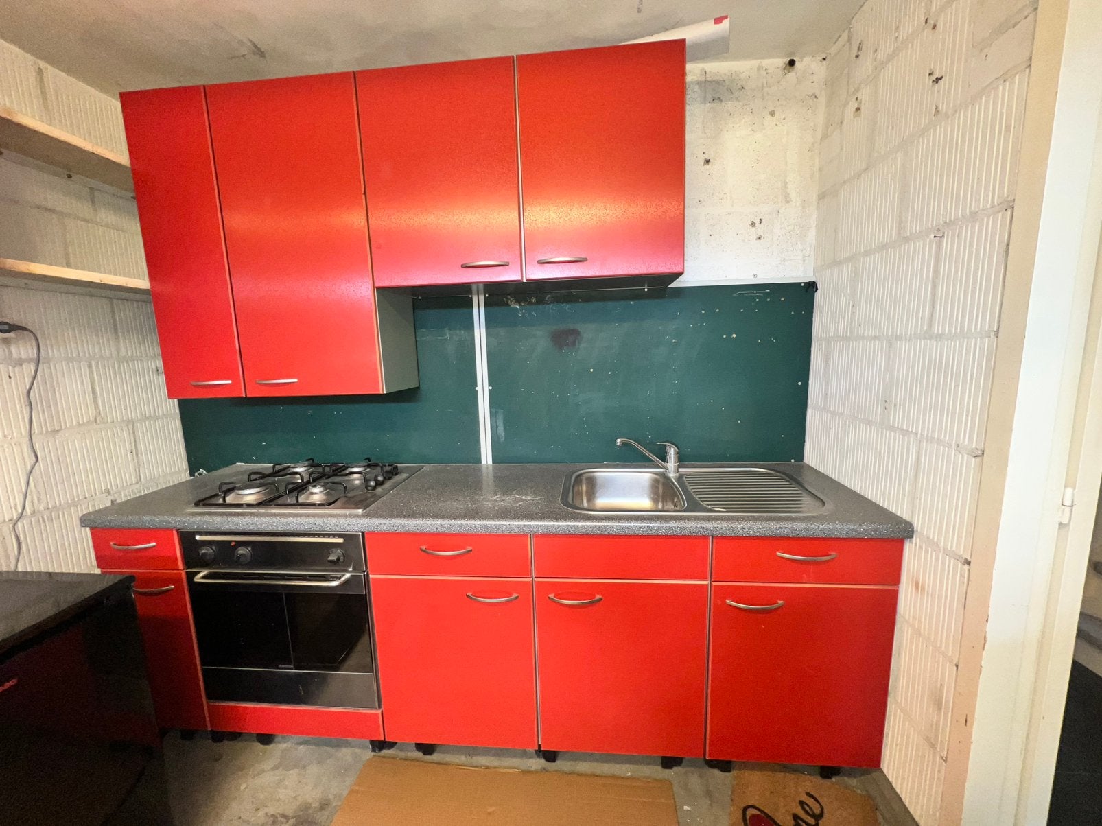 Complete rode keuken (inclusief inbouwapparatuur), Huis en Inrichting, Ophalen, Gebruikt, Overige materialen, Enkelwandige keuken