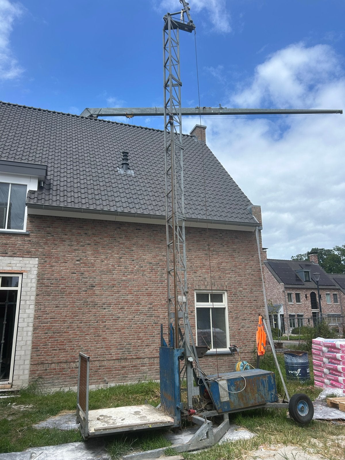 Bouwlift met platform voor kruiwagen te koop, Ophalen