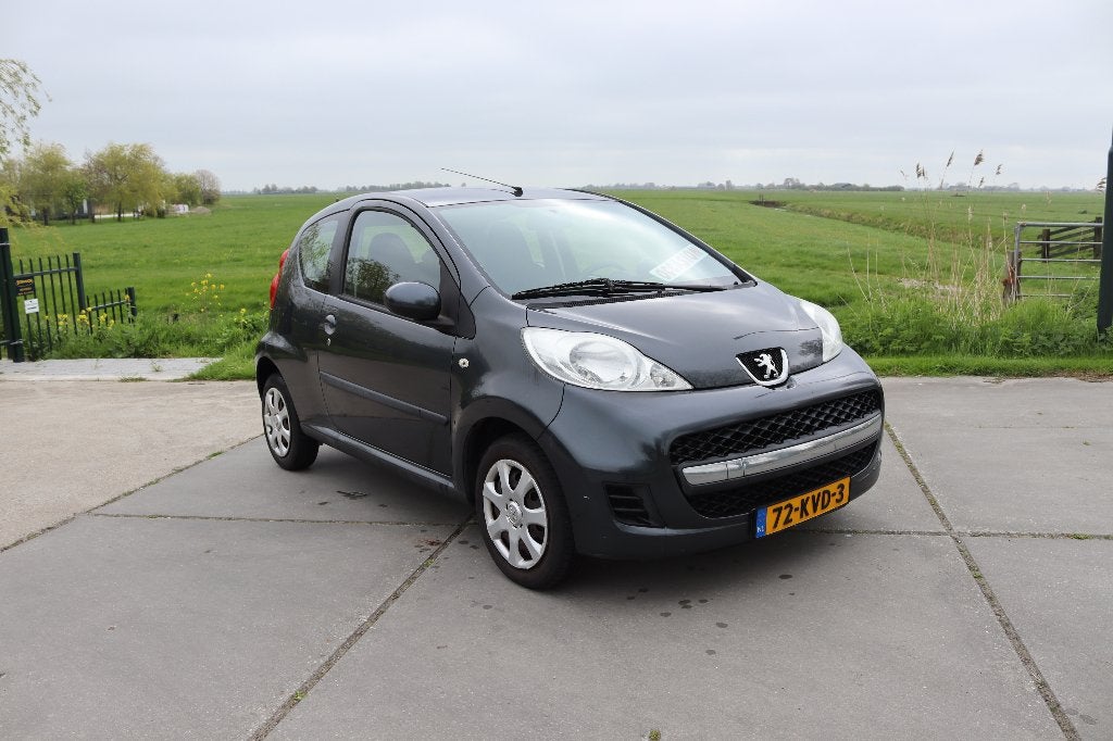 Peugeot 107 1.0 12V 3DR 2010 Grijs, Voorwielaandrijving, 4 stoelen, 68 pk, Origineel Nederlands