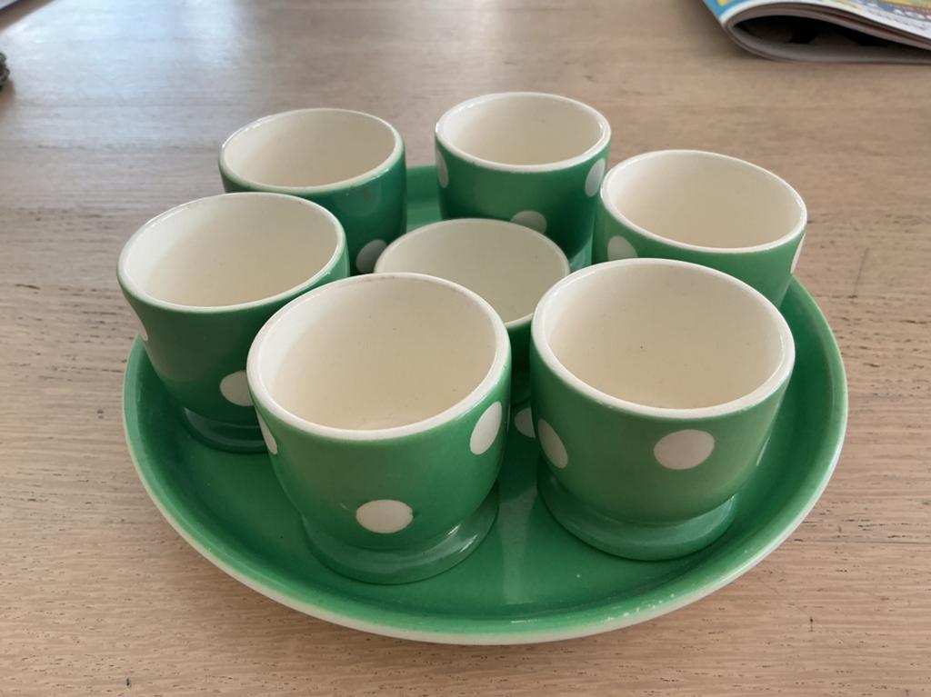 Petrus Regout Polkadot eierdopset compleet.Pastel servies, Overige typen, Ophalen of Verzenden, Zo goed als nieuw, Overige stijlen