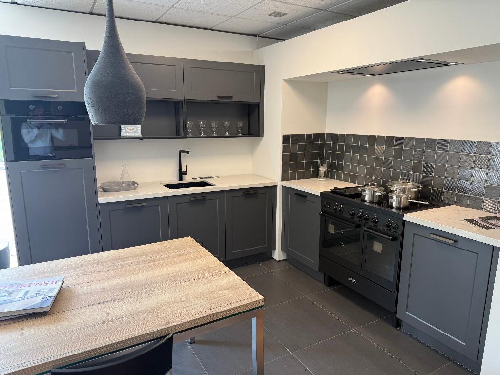showroomkeuken F., Huis en Inrichting, Keuken | Complete keukens, Ophalen, Nieuw, Dubbelwandige keuken, Composiet