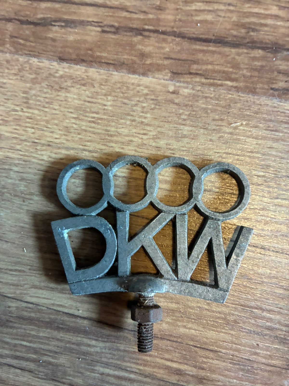 Zeldzaam DKW Auto Union embleem - Oldtimer onderdelen, Ophalen of Verzenden, Gebruikt, Oldtimer onderdelen