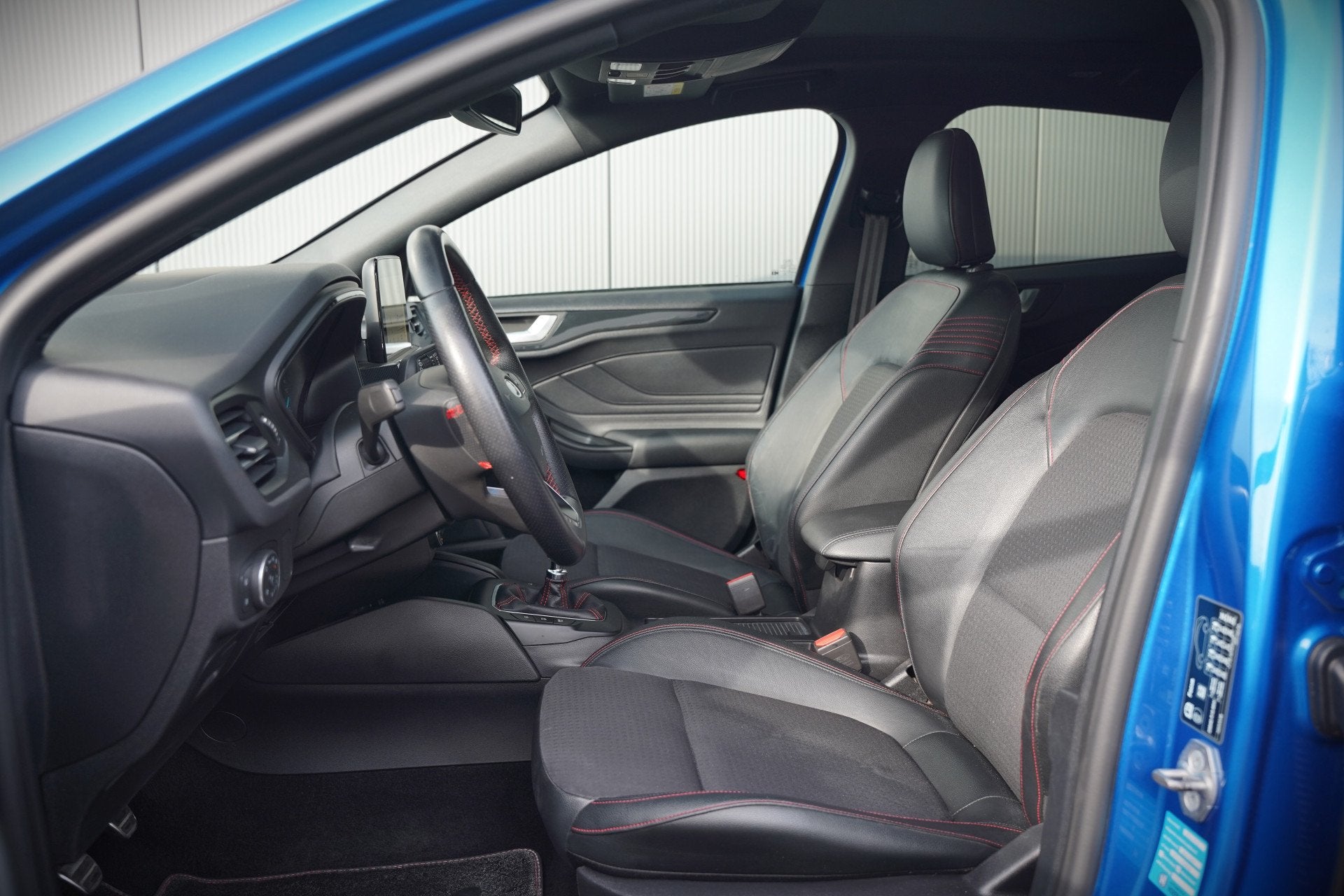 Foto 28 van Ford Focus 1.0 EcoBoost ST Line Business | Panoramadak | Ban