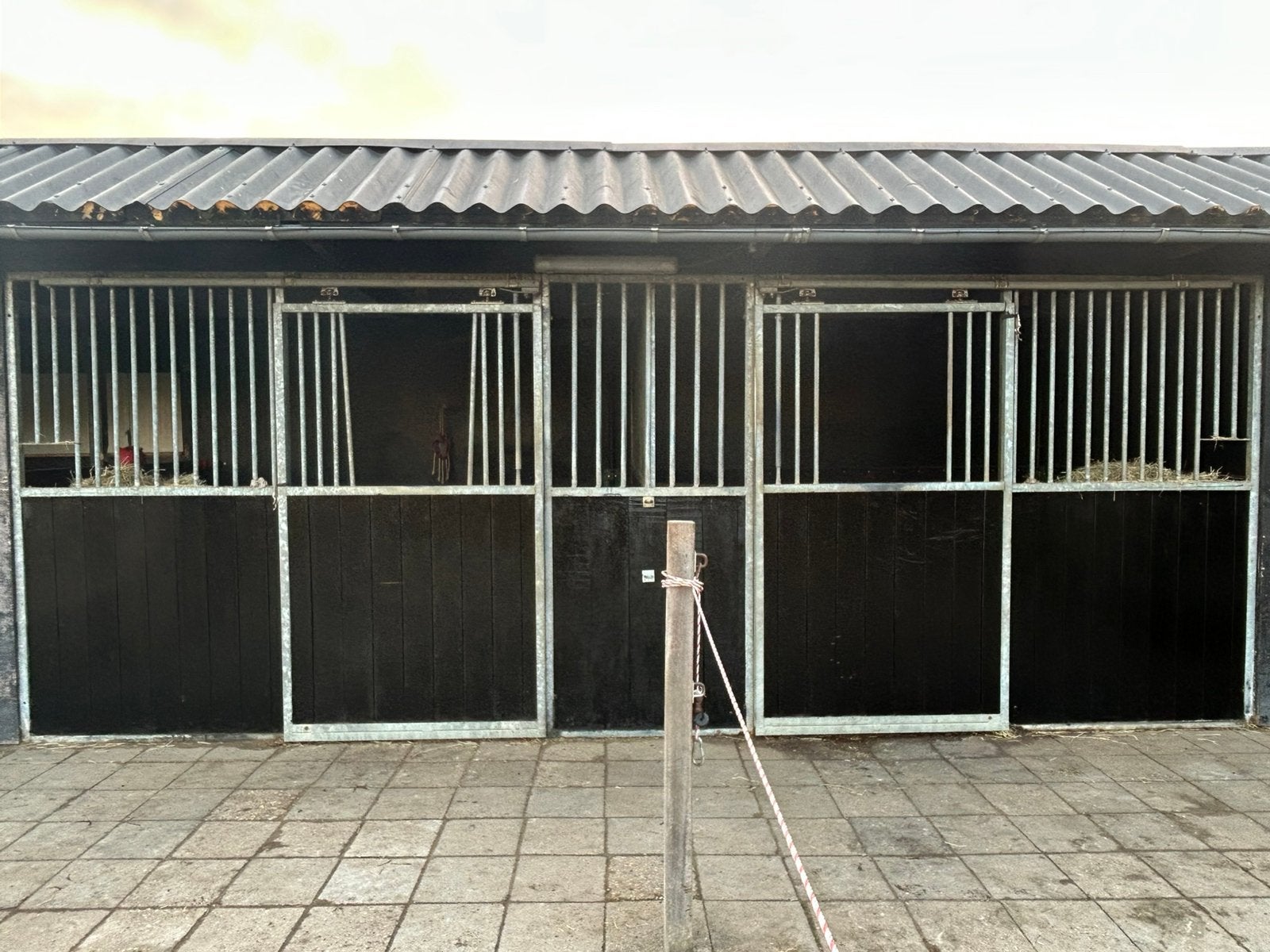 Stalwanden/staldeuren/staldelen/paardenstal/box, Toebehoren, 2 of 3 paarden of pony's