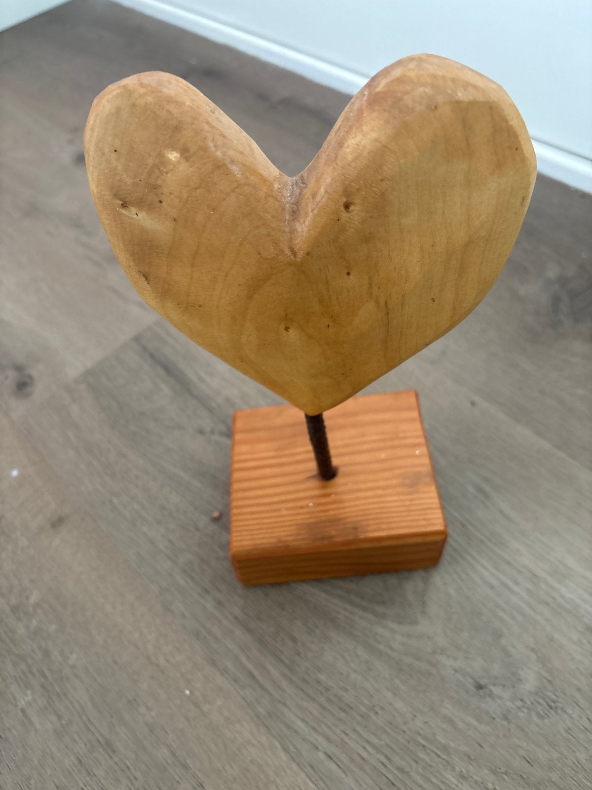 Houten hart op standaard - Decoratief beeldje, Hout, Ophalen of Verzenden, Bruin, Landelijk