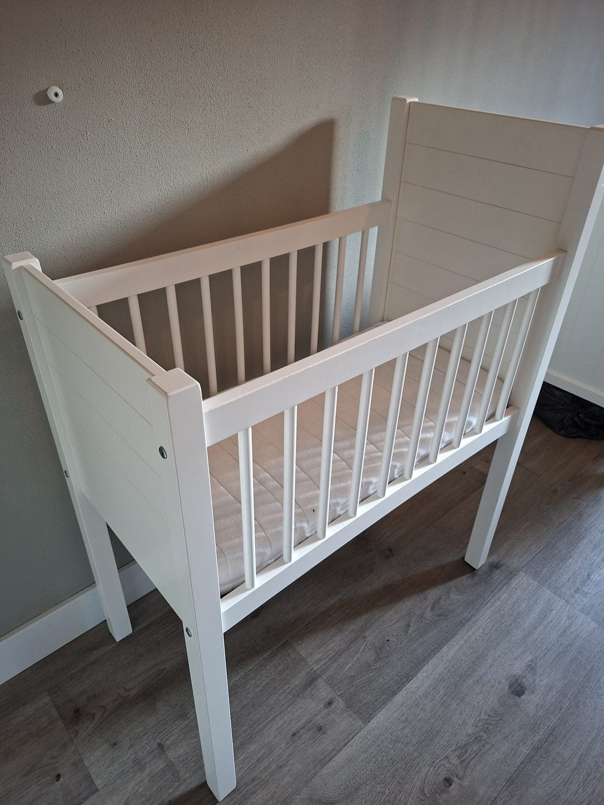 Houten wieg, incl matras., Ophalen, Zo goed als nieuw, Wieg